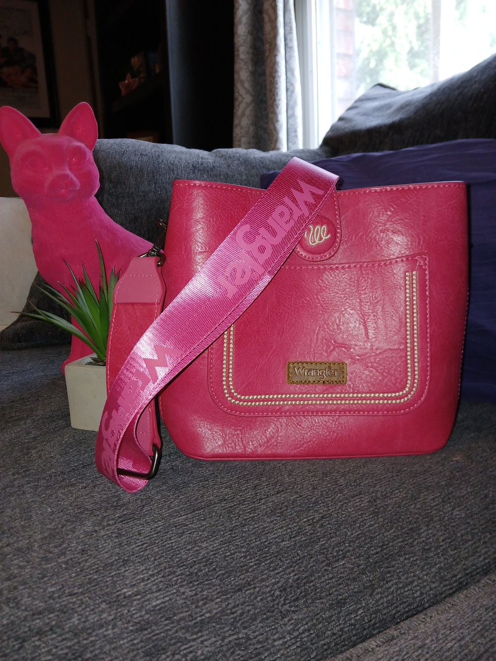 Wrangler Vintage Crossbody Purse in hot pink 👢🤠